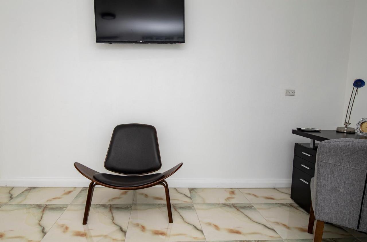 Pulse Rooms At Trafalgar Кингстон Экстерьер фото